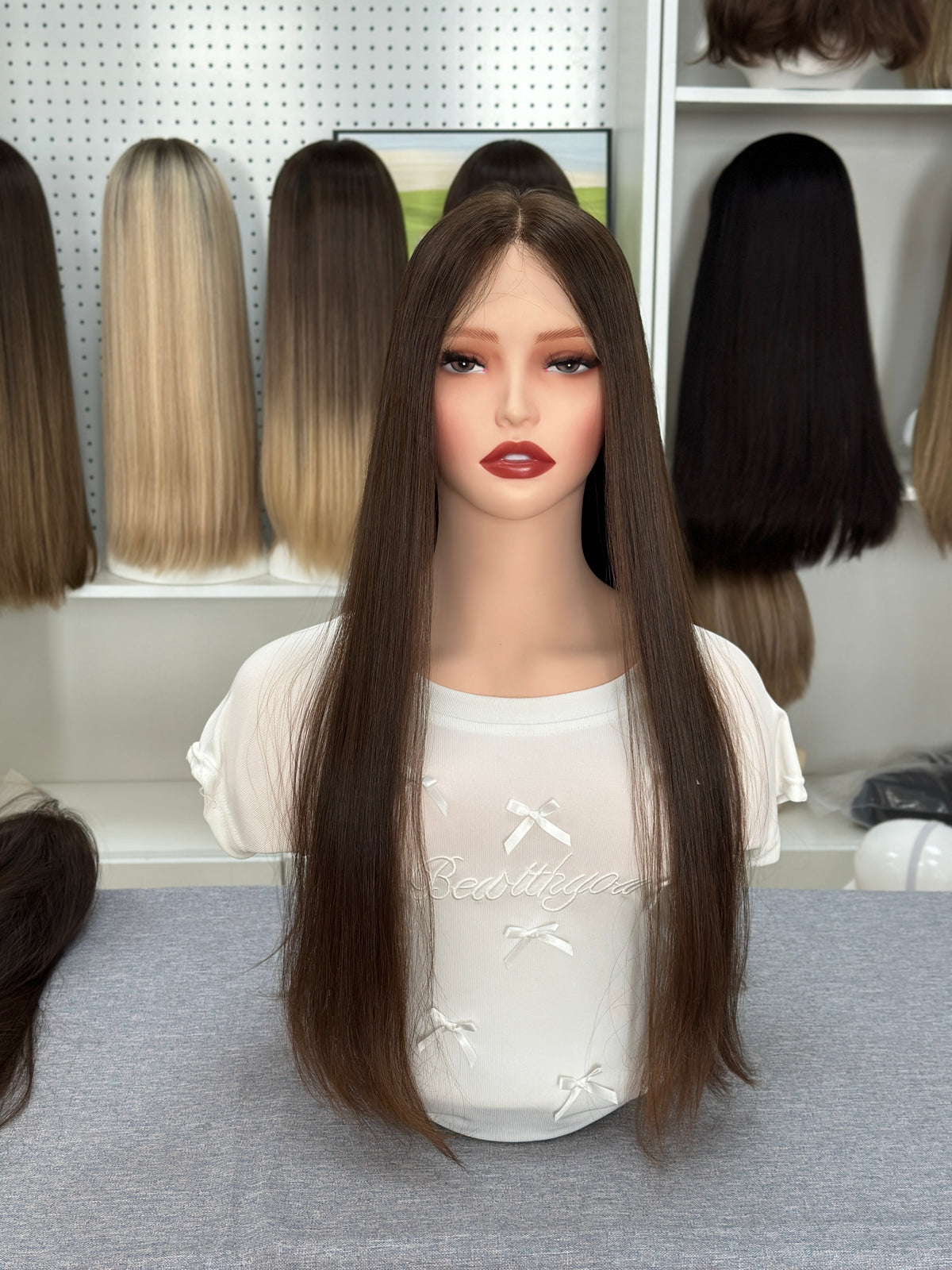 Perruque en cheveux russes de 23 pouces – Couleur naturelle n° 8 | Lisse et sans dégradé | AERIA HAIR